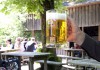 Prosit im Biergarten